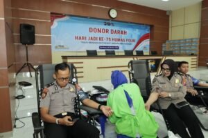 Polda Jatim dan Insan Pers Gelar Donor Darah, Wujud Sinergi Kemanusiaan di Hari Jadi ke-75 Humas Polri
